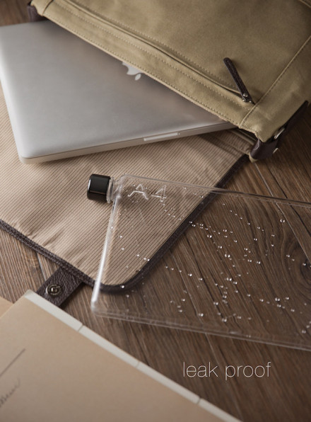 Memo Bottle 备忘录瓶：形状和笔记本一样的瓶子，一共分为Letter size、A4、A5三种大小。 | 澳大利亚设计师 Jesse Leeworthy 和 Jonathan Byrt