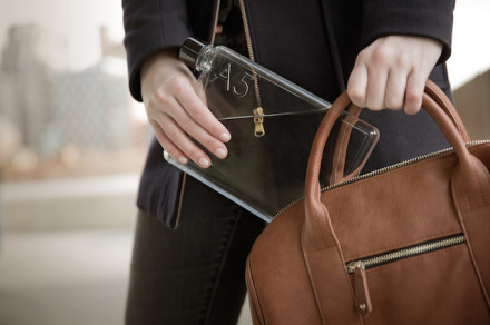 Memo Bottle 备忘录瓶：形状和笔记本一样的瓶子，一共分为Letter size、A4、A5三种大小。 | 澳大利亚设计师 Jesse Leeworthy 和 Jonathan Byrt