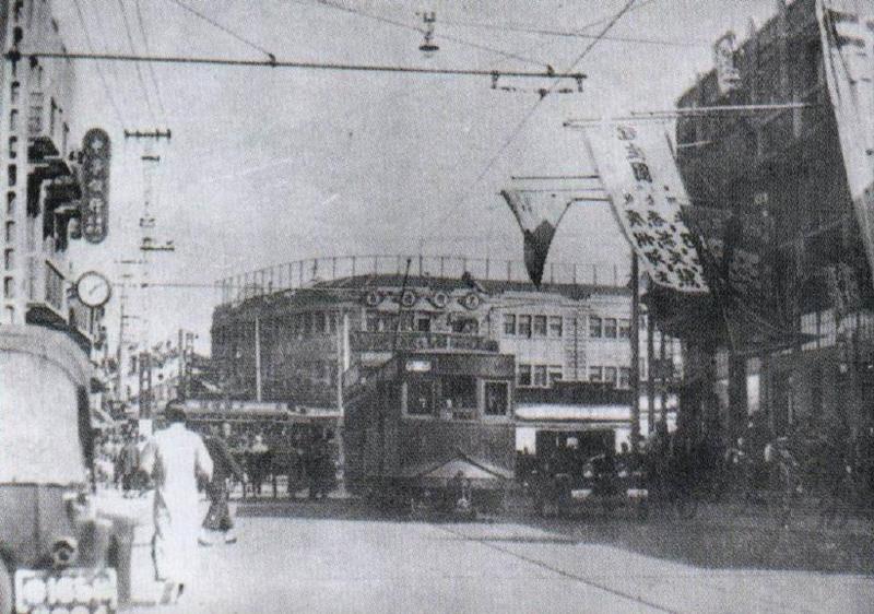 上世纪40年代的上海老西门。