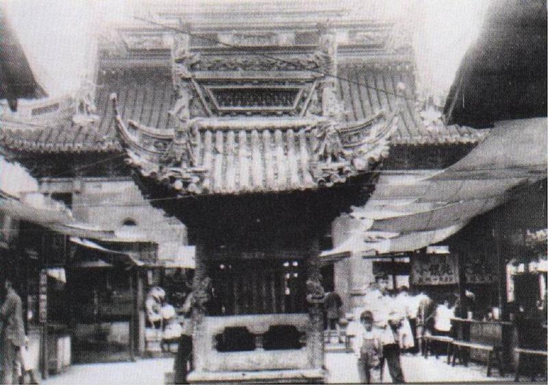 20世纪50年代老城隍庙大殿广场。